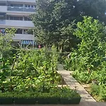 4 Seasons - Under Forest Park, Free Parking Apartment Split