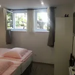 4 Seasons - Under Forest Park, Free Parking Apartment