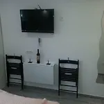 Apartment 4 Seasons - Under Forest Park, Free Parking *