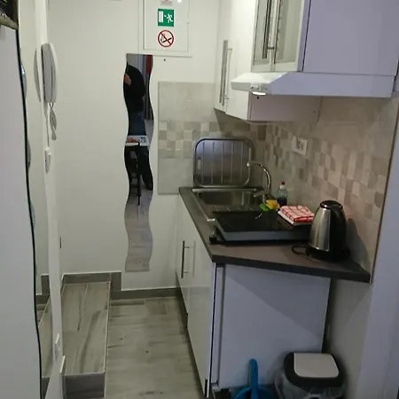 4 Seasons - Under Forest Park, Free Parking Appartement *