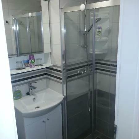 4 Seasons - Under Forest Park, Free Parking Appartement *