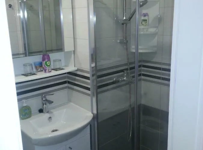 4 Seasons - Under Forest Park, Free Parking Apartamento *