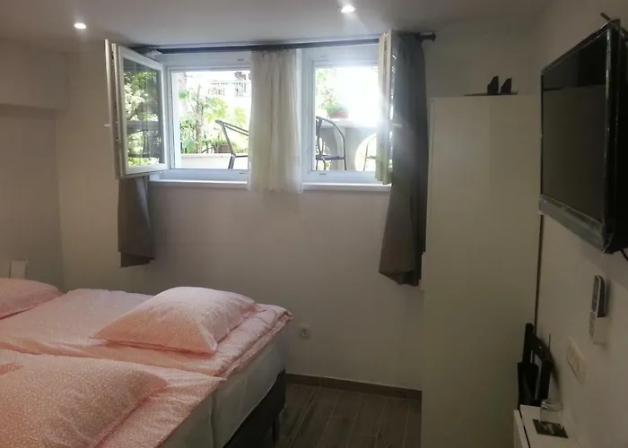 4 Seasons - Under Forest Park, Free Parking Apartamento