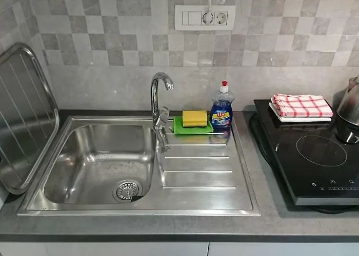 4 Seasons - Under Forest Park, Free Parking